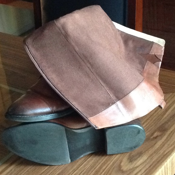 🍂⭕️🍂 Saks Fifth Avenue - Cognac Leather Boots - Picture 8 of 8